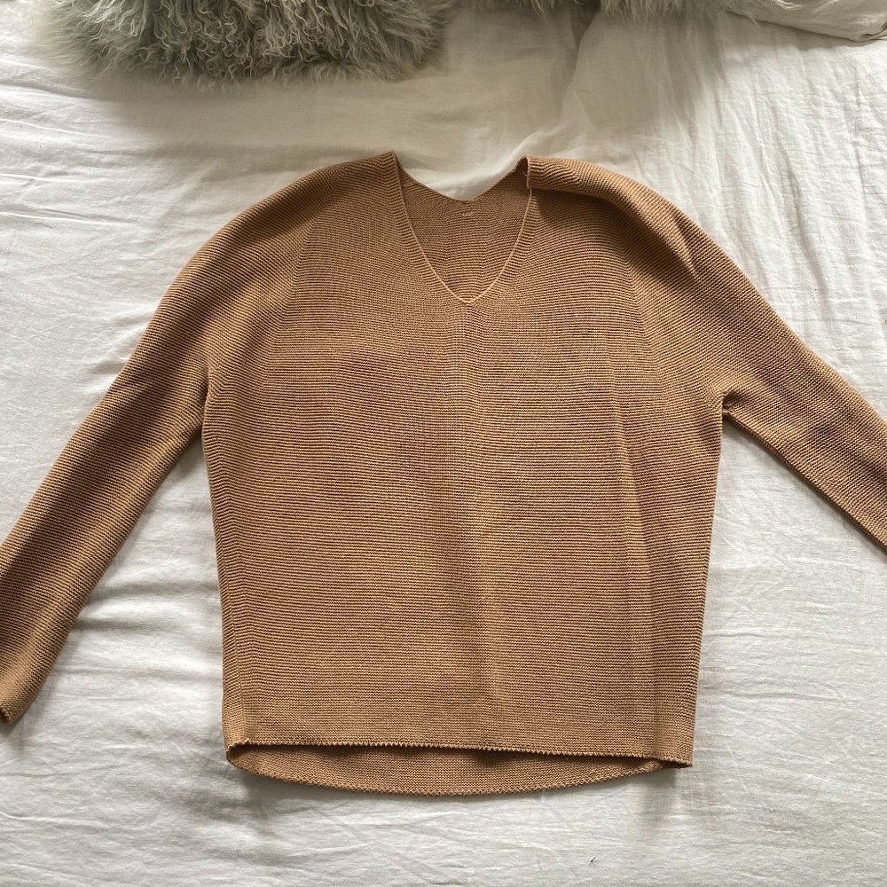 UNIQLO 3D KNIT COTTON V-NECK SWEATER - Tan